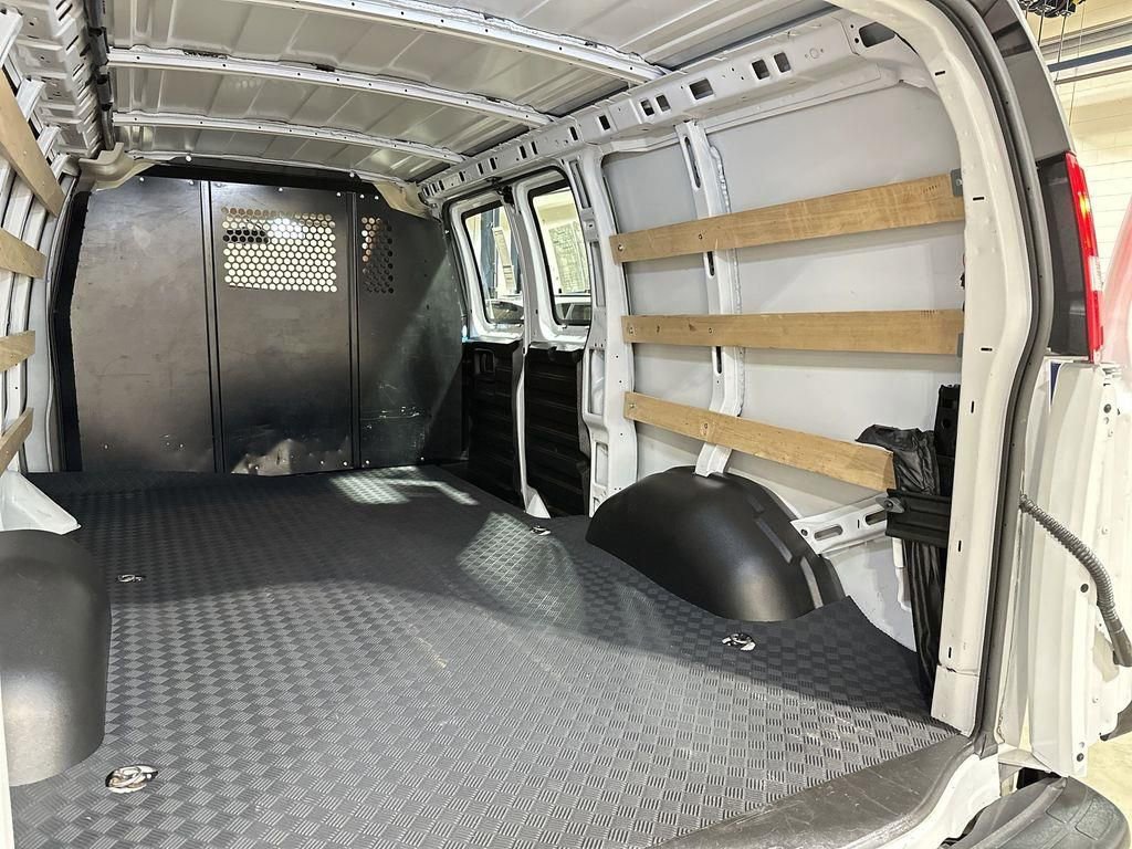 Used 2024 GMC Savana 2500 w/ Driver Convenience Package image 32