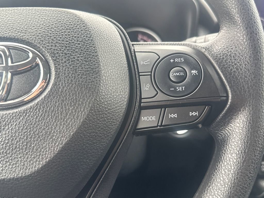 Used 2025 Toyota RAV4 XLE image 20