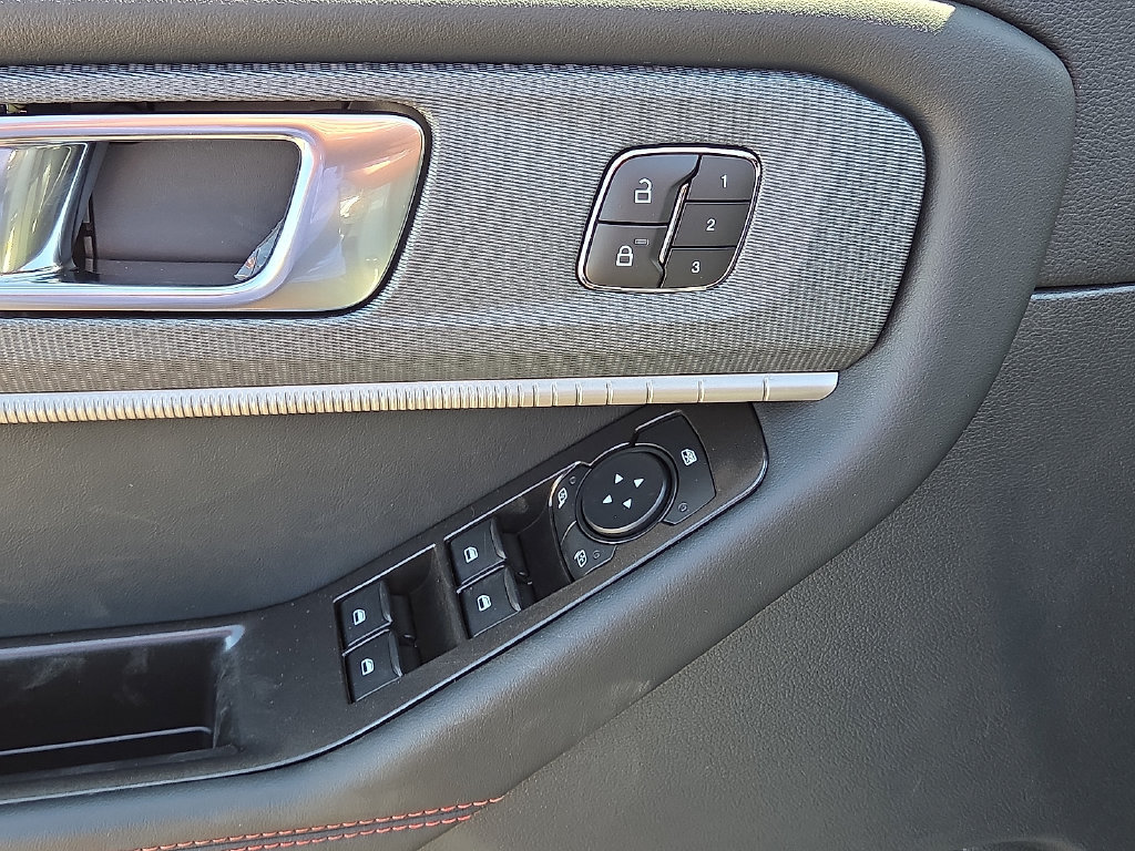 New 2027 Ford Explorer ST-Line w/ Premium Package RWD image 21