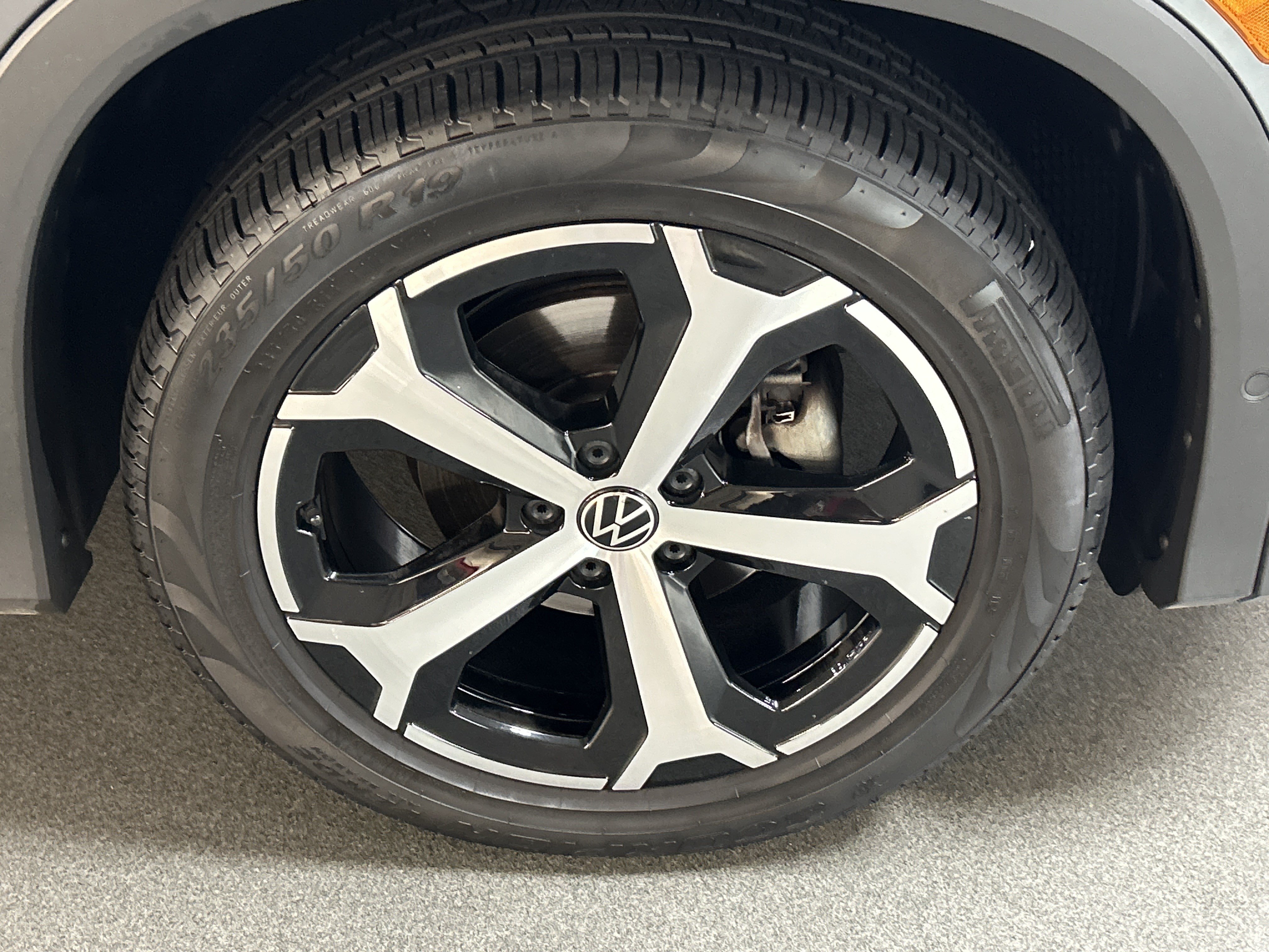 Used 2025 Volkswagen Tiguan SE FWD image 13