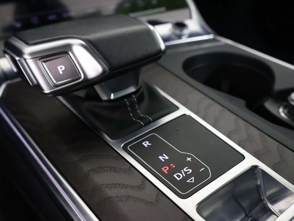 Used 2023 Audi A6 Premium Plus w/ Premium Plus Package image 4