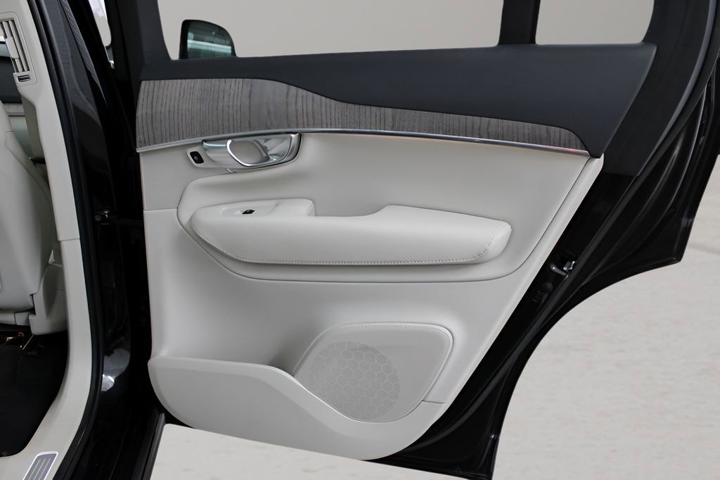 Used 2023 Volvo XC90 B6 Plus w/ Protection Package Premier image 11