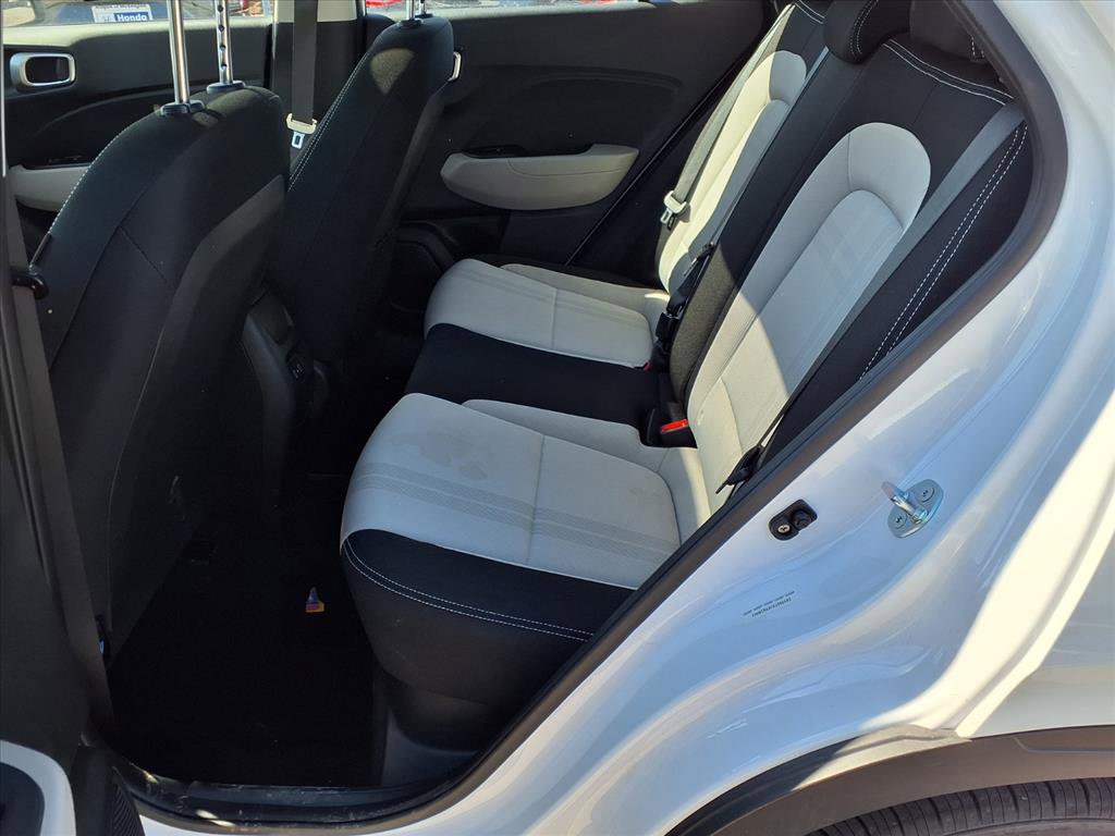 Used 2025 Hyundai Venue SEL image 21