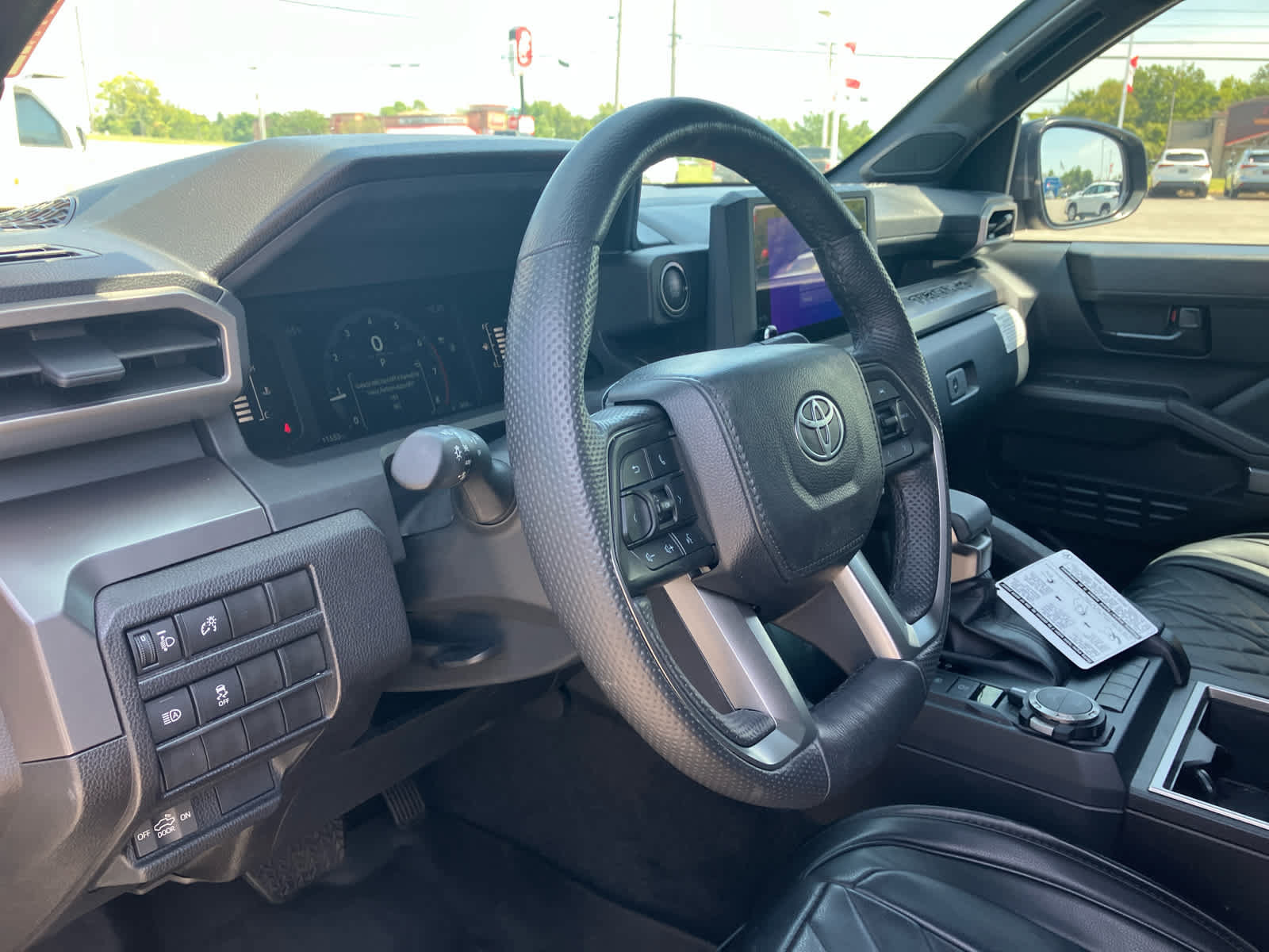 Certified 2024 Toyota Tacoma SR5 AWD/4WD image 11