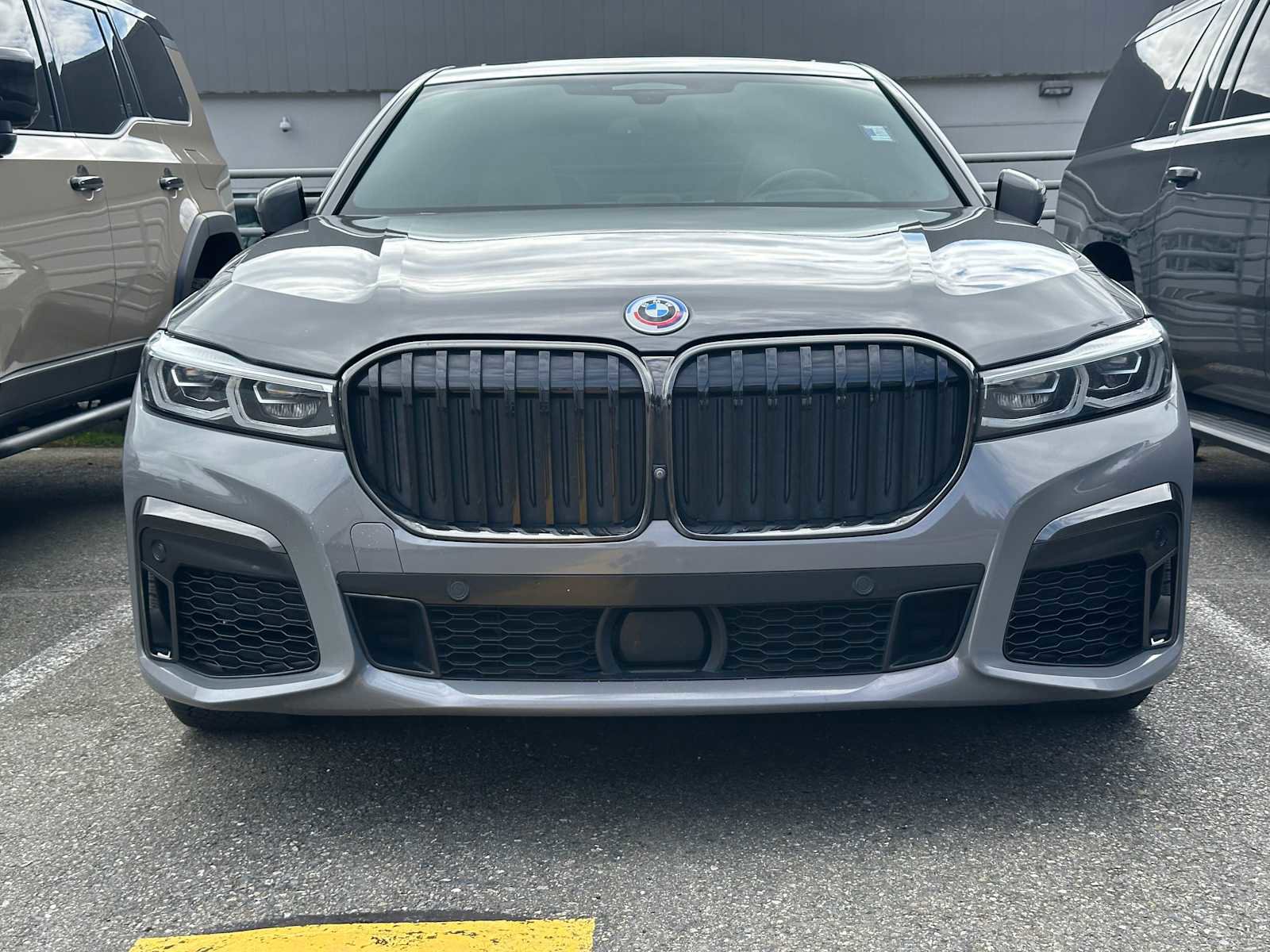 Used 2021 BMW 750i xDrive w/ Executive Package image 2