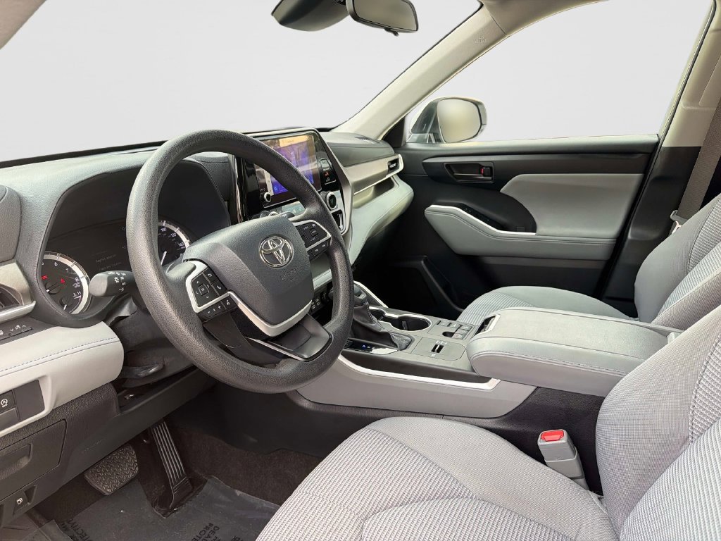 Used 2023 Toyota Highlander L FWD image 23