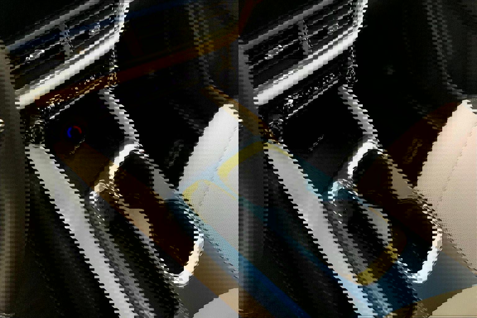 Used 2025 Chevrolet Equinox EV LT FWD image 17