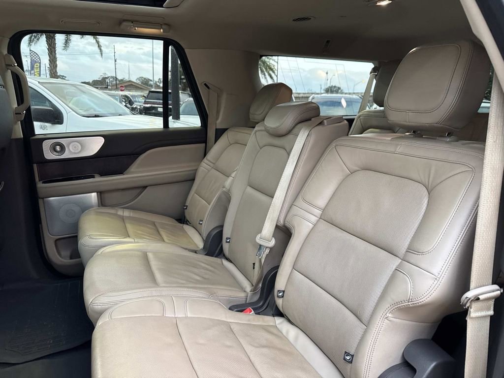 Used 2022 Lincoln Navigator L Reserve image 16