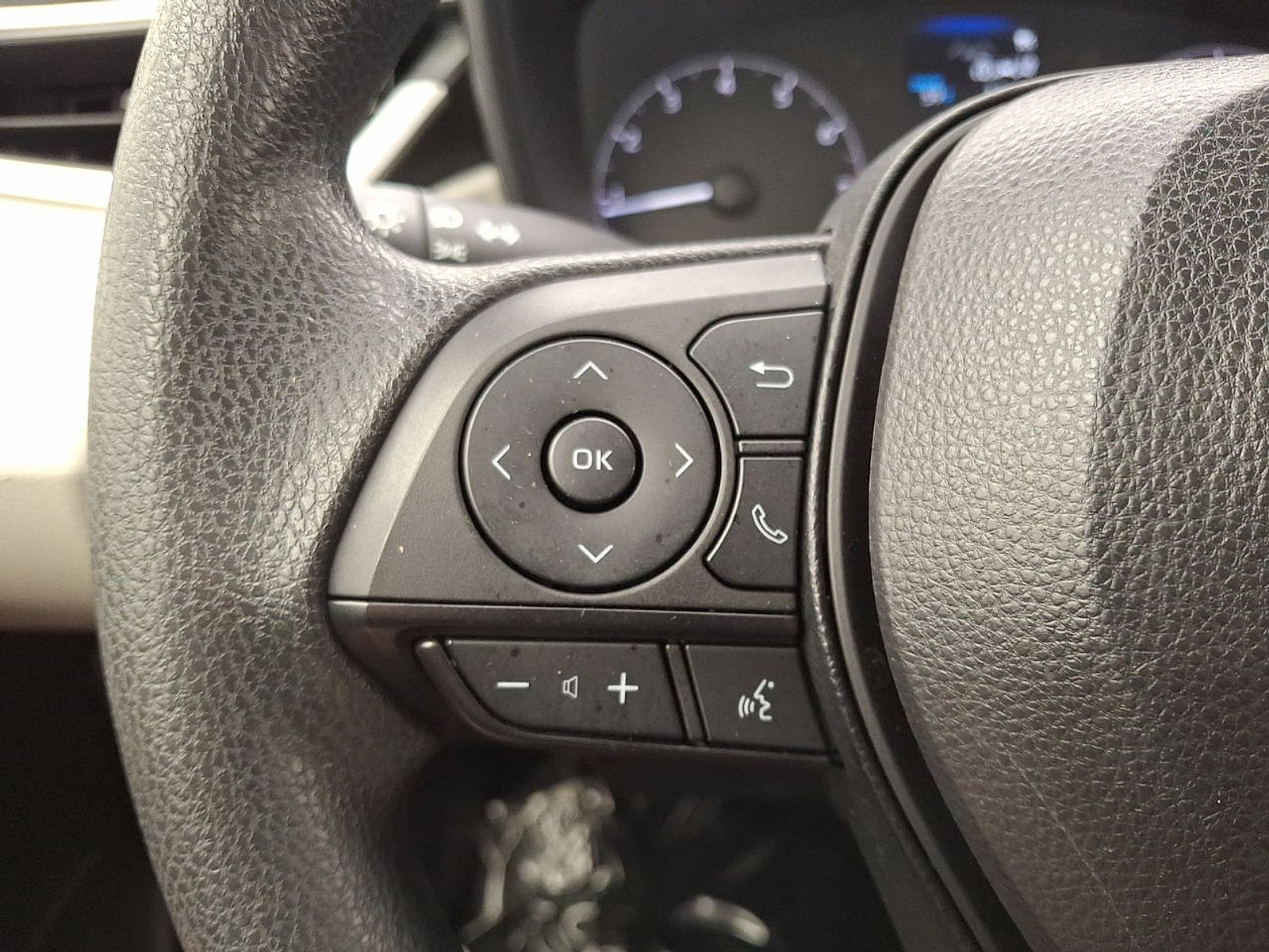 Used 2023 Toyota Corolla LE FWD image 17