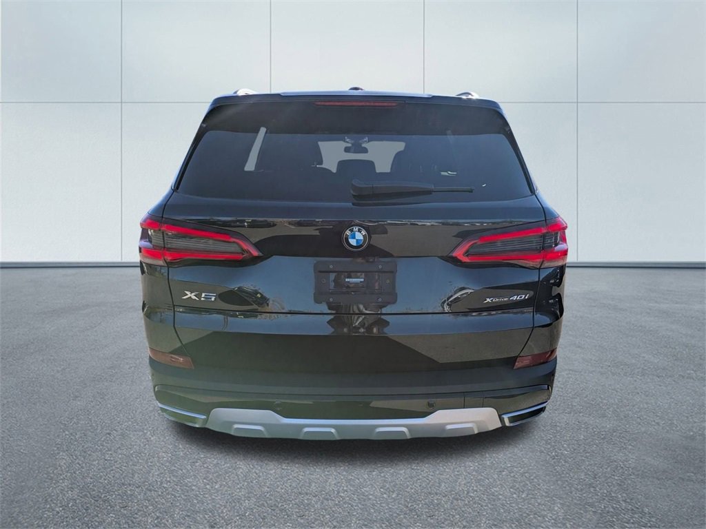 Used 2025 BMW X5 xDrive50e image 4
