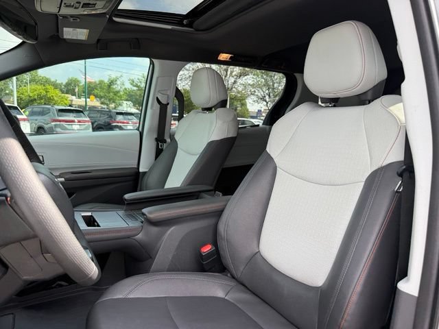 Used 2024 Toyota Sienna XSE FWD image 14
