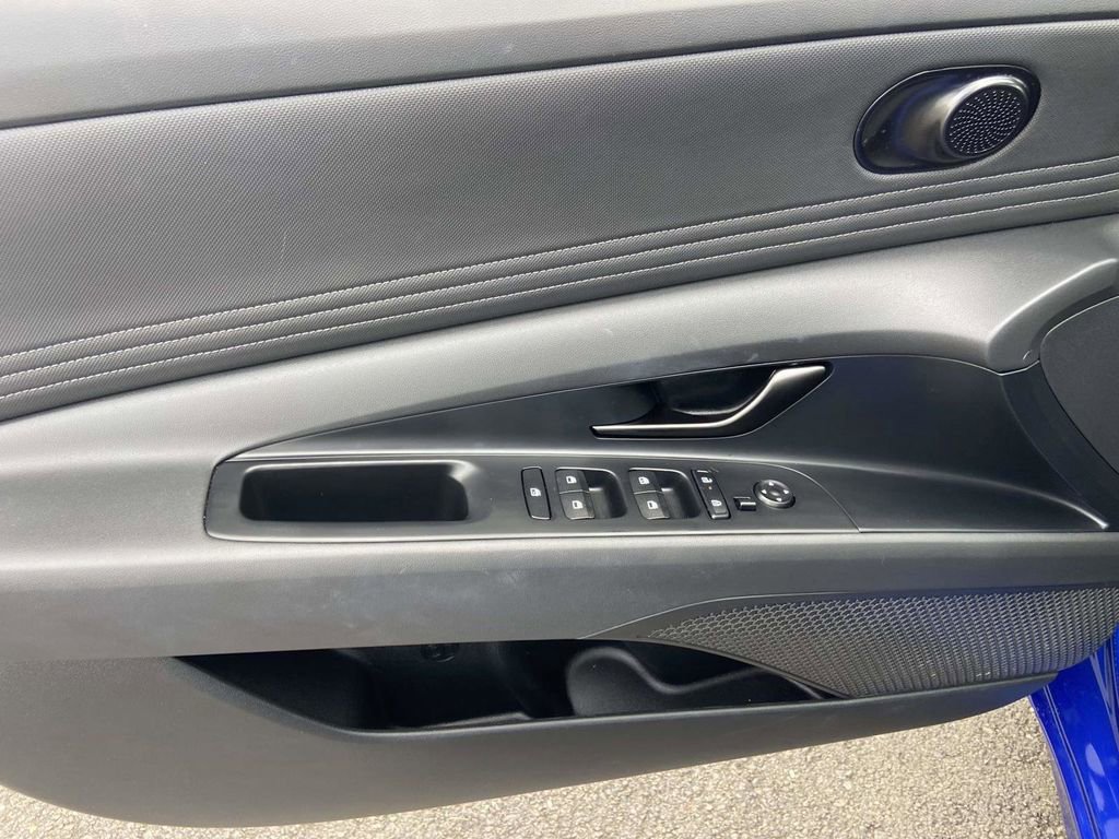 Certified 2025 Hyundai Elantra Sport image 16