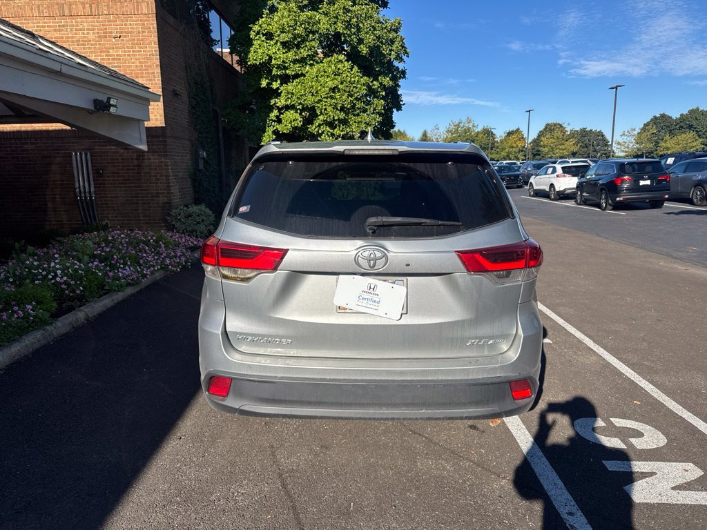 Used 2018 Toyota Highlander XLE AWD/4WD image 8
