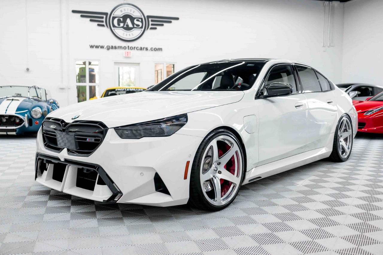 Used 2025 BMW M5 w/ Carbon Package AWD/4WD image 3