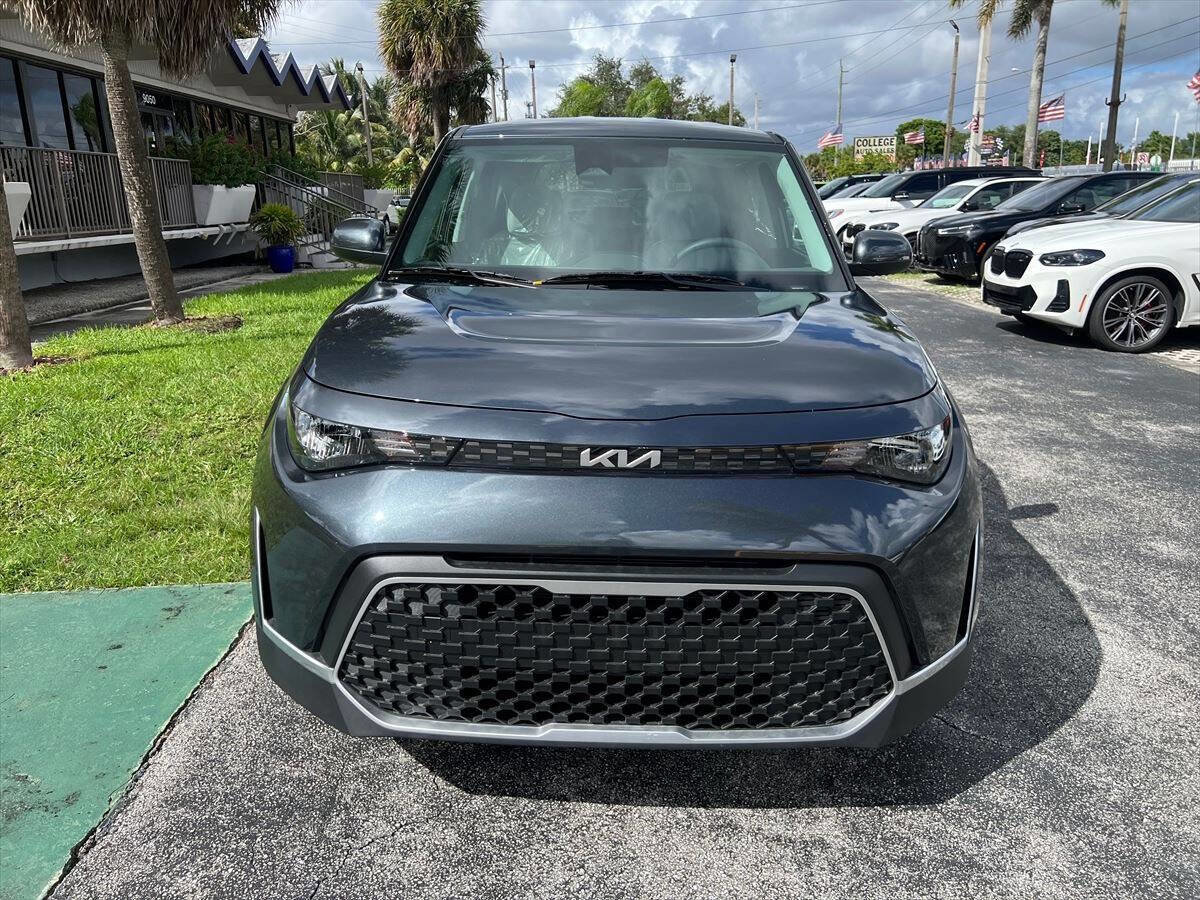 Used 2025 Kia Soul LX image 3
