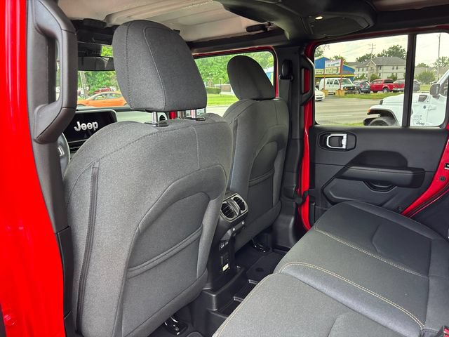 Used 2025 Jeep Wrangler Unlimited Sahara w/ Safety Group AWD/4WD image 9
