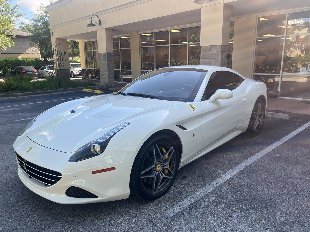 Used 2016 Ferrari California T RWD image 26