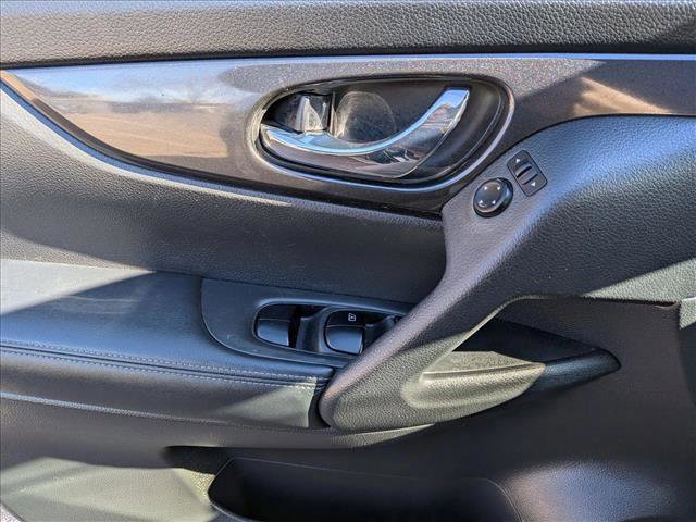 Used 2020 Nissan Rogue SV image 14