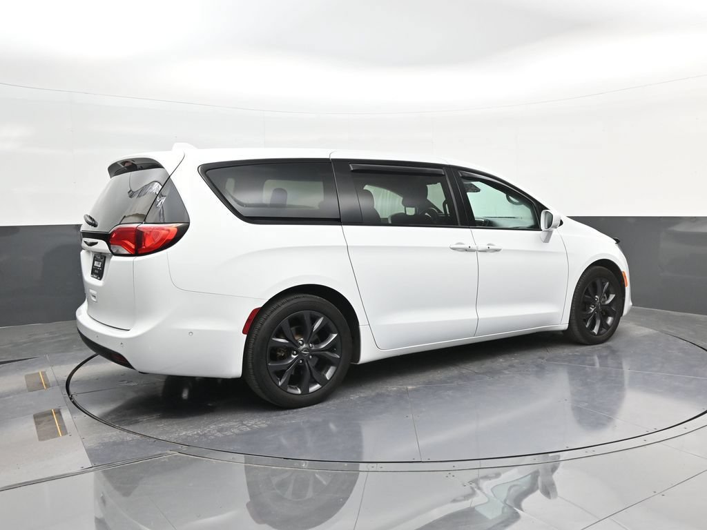 Used 2019 Chrysler Pacifica Touring Plus w/ Advanced Safetytec Group FWD image 7