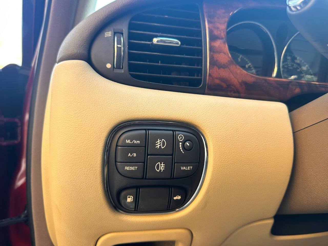 Used 2008 Jaguar XJ8 RWD image 18