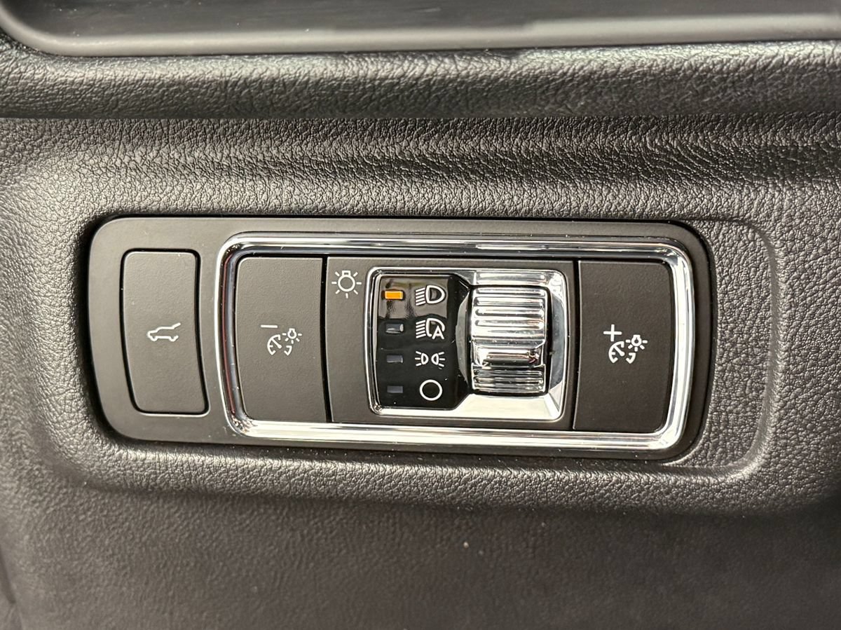 Used 2023 Lincoln Corsair Reserve w/ Equipment Group 201A AWD/4WD image 21