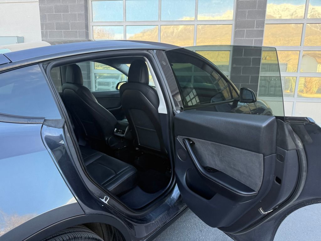 Used 2020 Tesla Model Y Long Range image 22