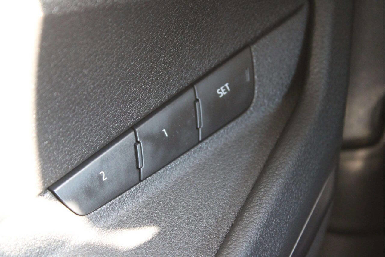 Used 2019 Audi e-tron Prestige image 25