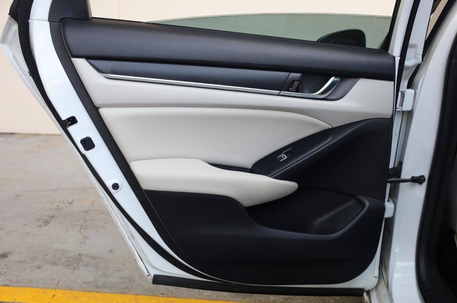 Used 2019 Honda Accord EX image 21