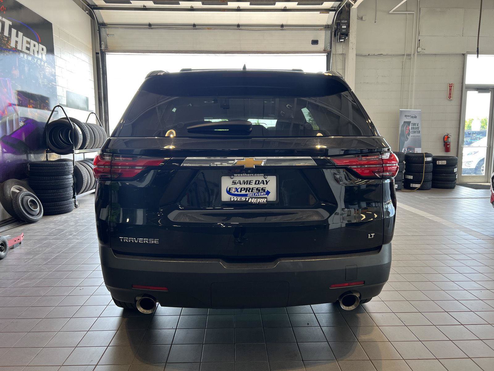 Used 2023 Chevrolet Traverse LT AWD/4WD image 6
