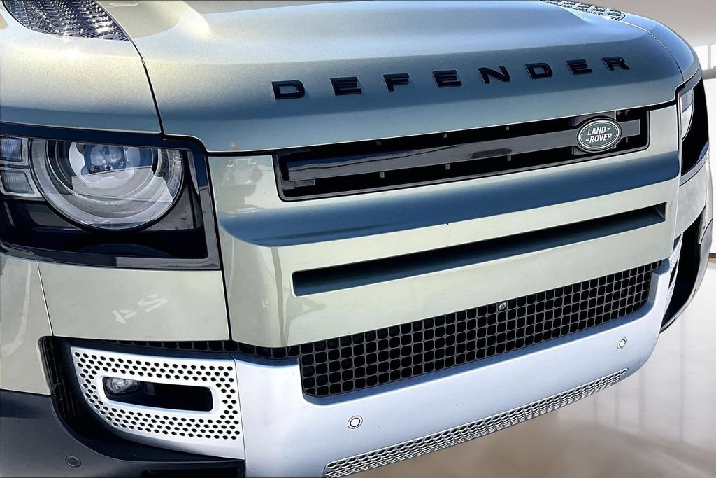Certified 2023 Land Rover Defender 130 SE AWD/4WD image 32