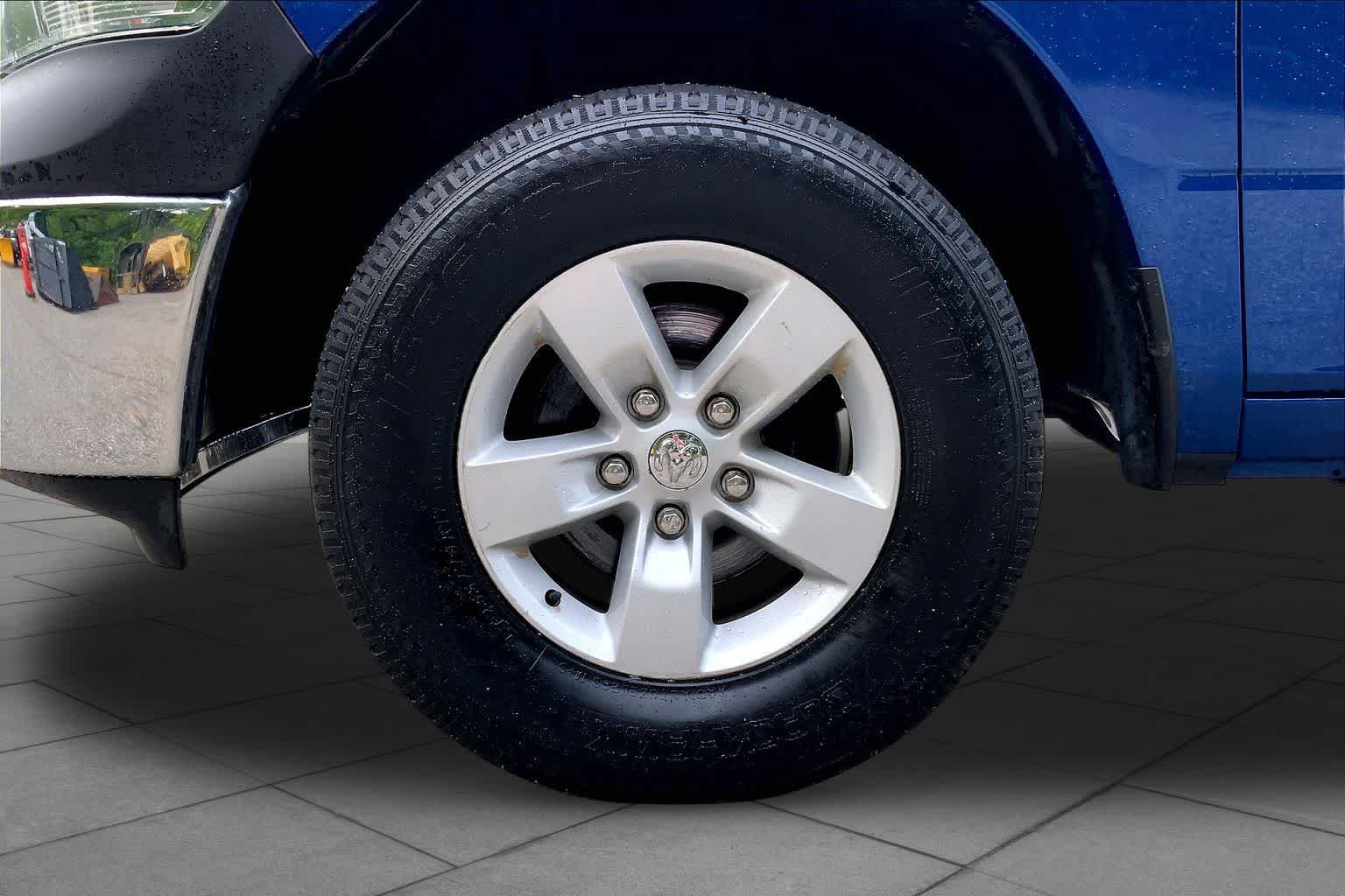 Used 2018 RAM 1500 ST w/ SXT Appearance Group AWD/4WD image 11