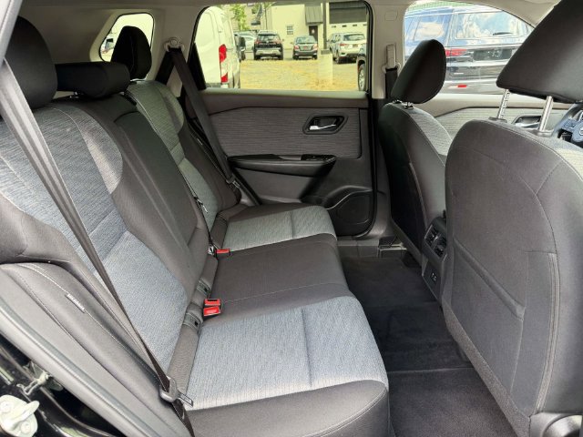 Used 2023 Nissan Rogue SV AWD/4WD image 13