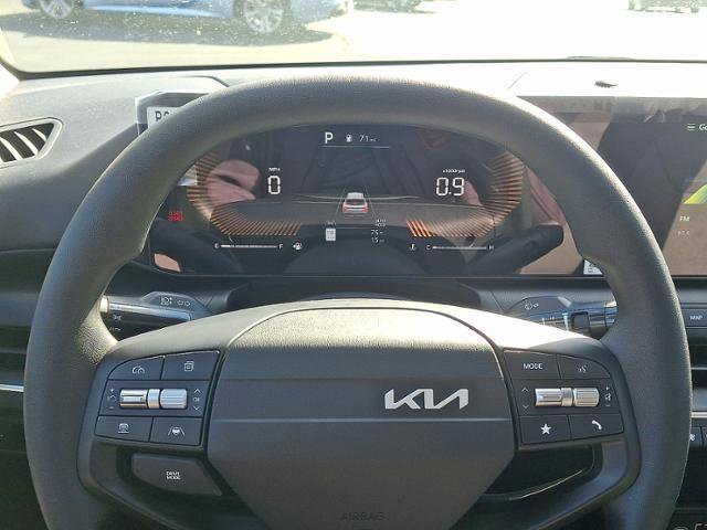 New 2025 Kia K4 LXS image 9