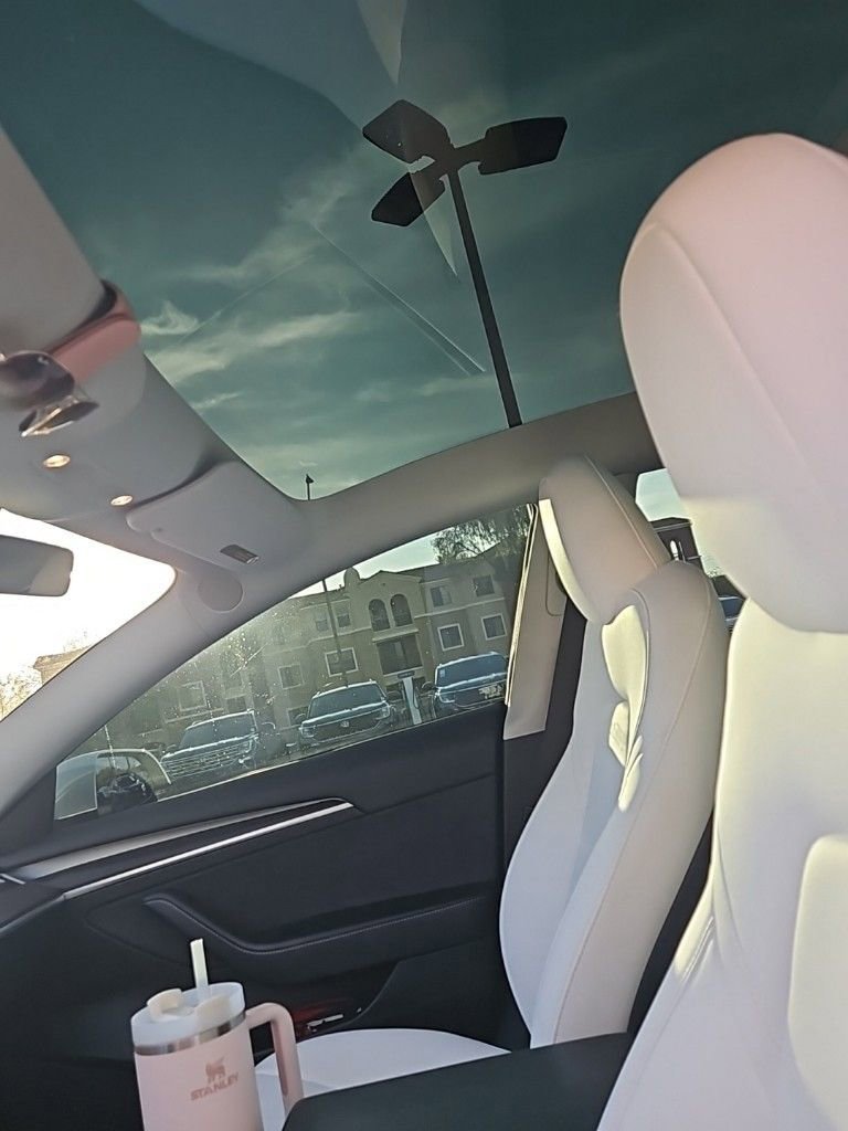 Used 2023 Tesla Model 3 Standard Range image 10