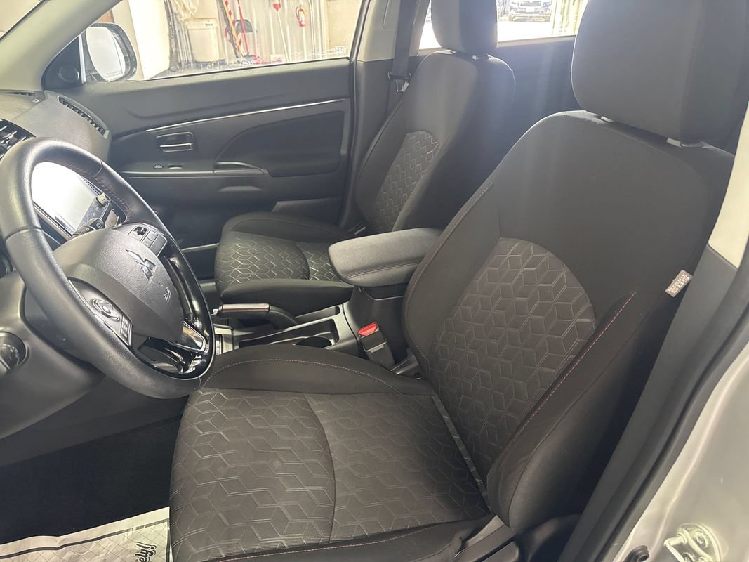 Used 2022 Mitsubishi Outlander Sport LE FWD image 9