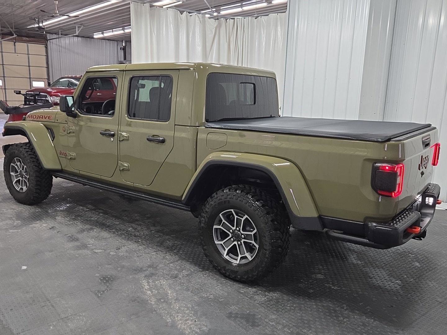 Used 2025 Jeep Gladiator Mojave image 6