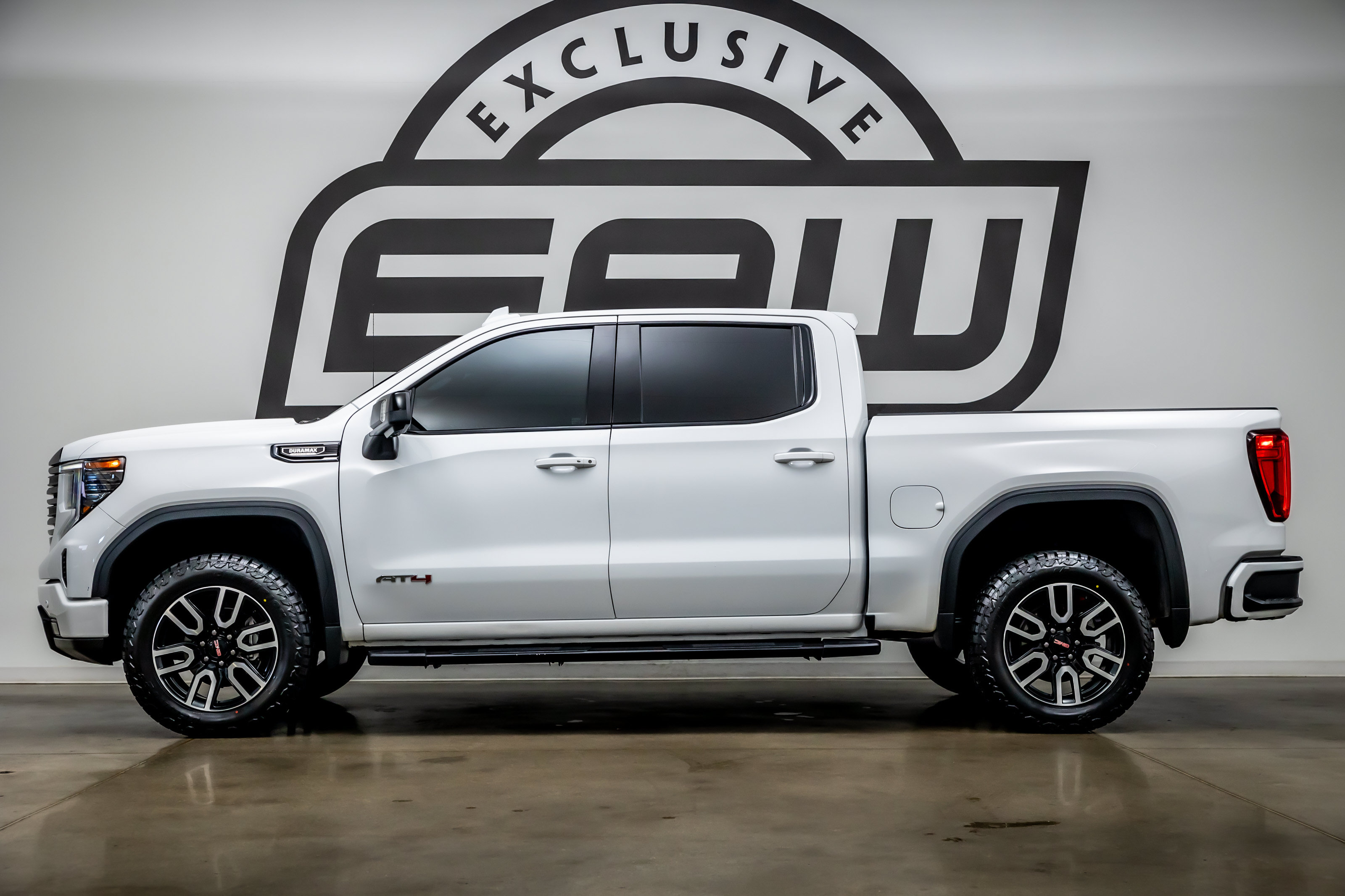 Used 2024 GMC Sierra 1500 AT4 w/ Technology Package AWD/4WD image 6