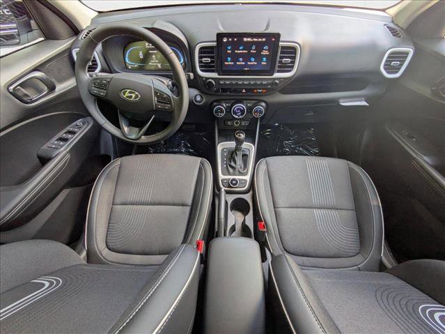New 2025 Hyundai Venue Limited FWD image 3