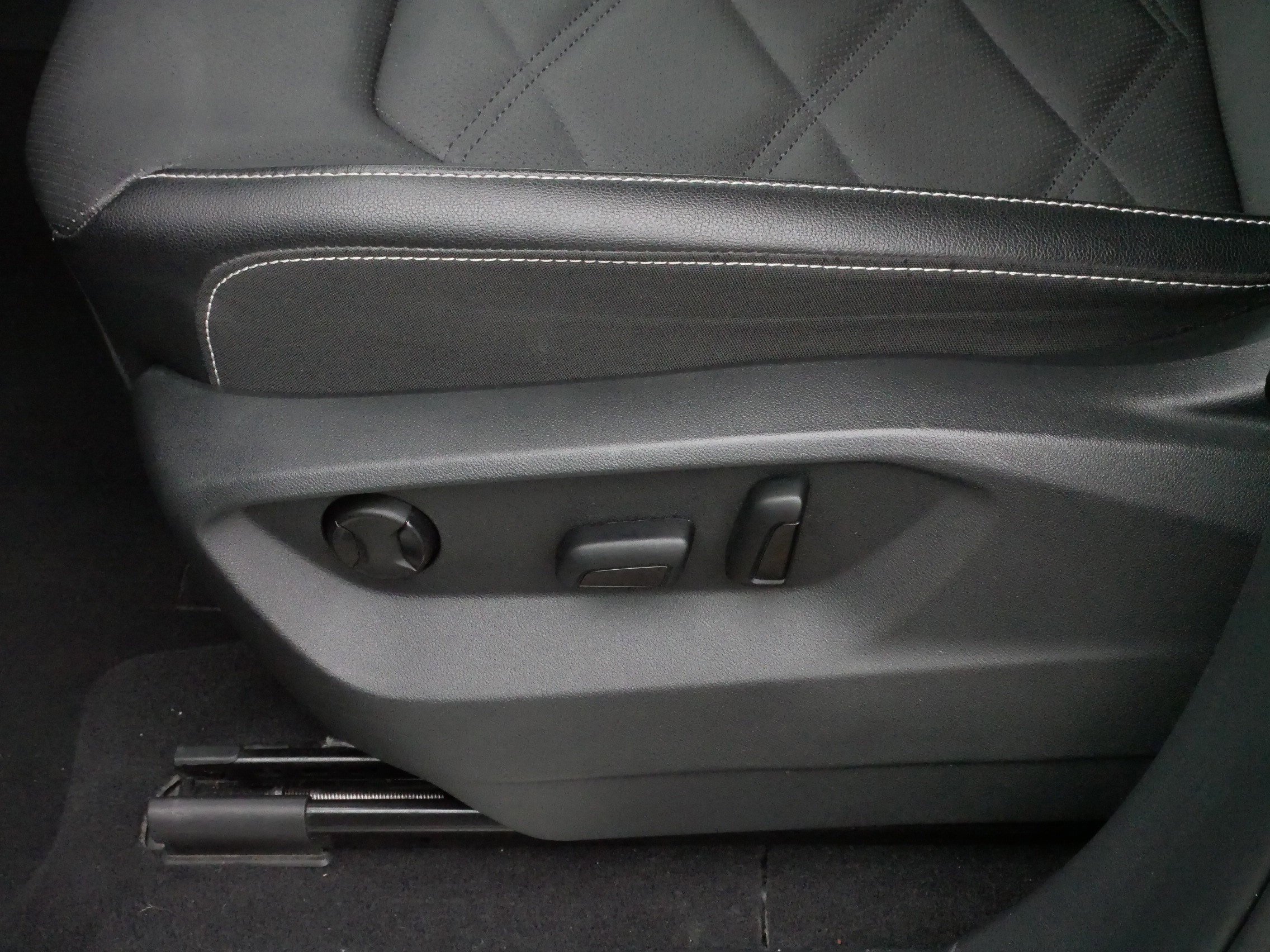 Certified 2024 Volkswagen Atlas SE image 20