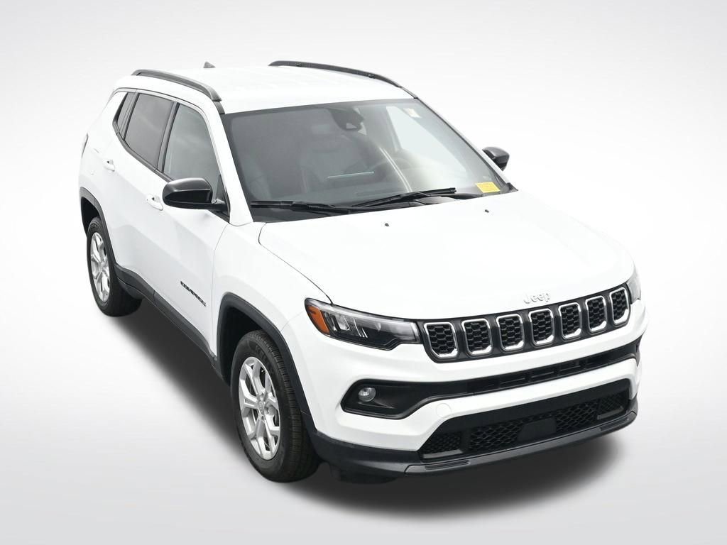 Used 2024 Jeep Compass Latitude image 23