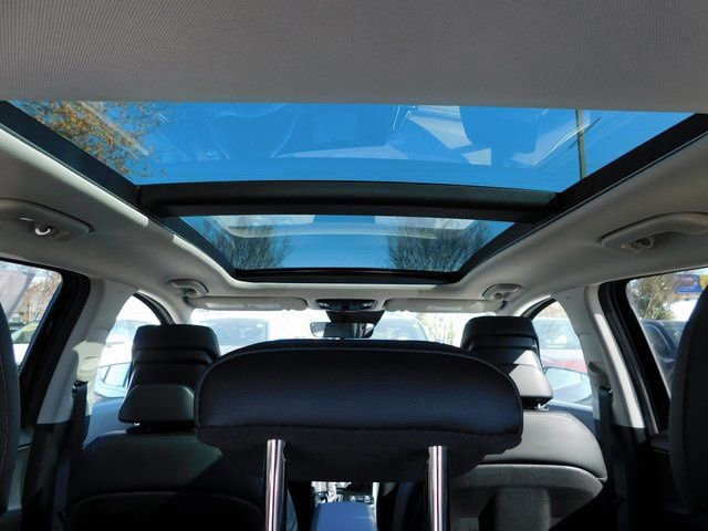 Used 2025 Kia Sportage SX image 11