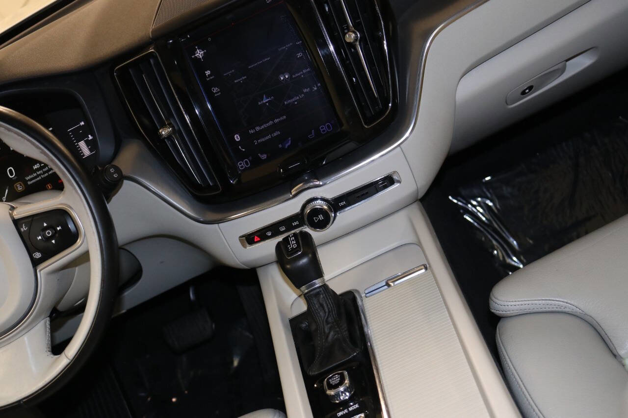 Used 2019 Volvo XC60 T5 Momentum w/ Premium Package AWD/4WD image 23