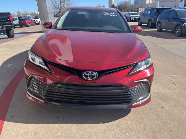 Used 2021 Toyota Camry LE image 3