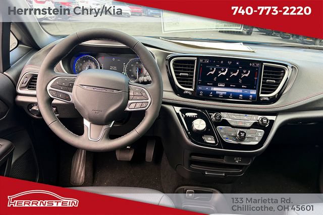 New 2027 Chrysler Pacifica Select FWD image 6
