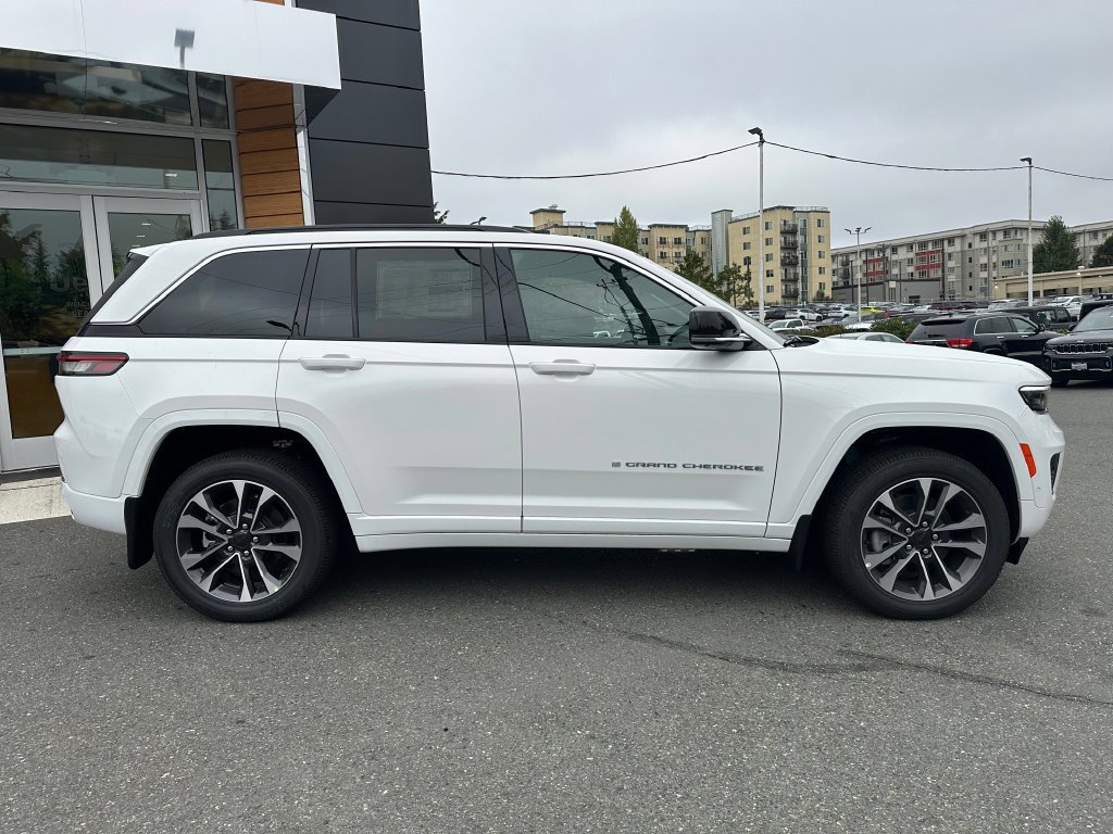 New 2024 Jeep Grand Cherokee Overland w/ Advanced Protech Group III AWD/4WD image 9