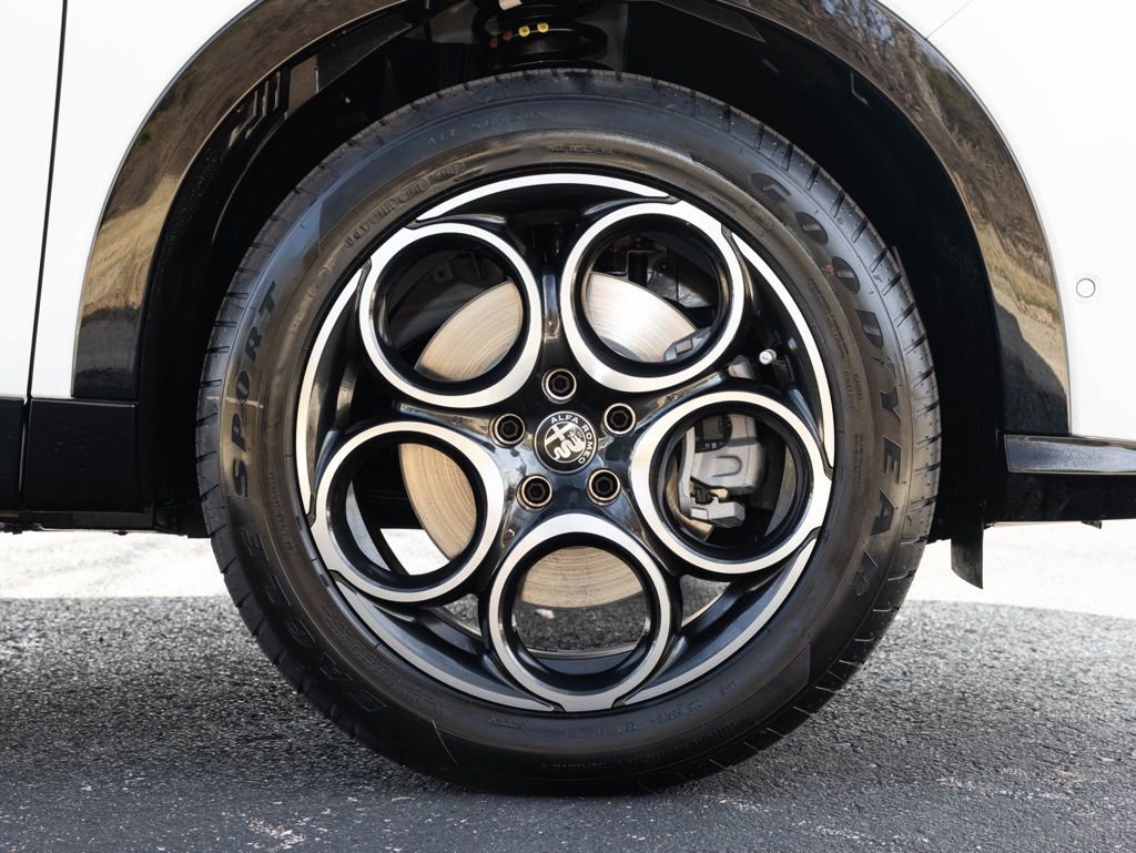 New 2026 Alfa Romeo Tonale w/ Black Premium Package image 65