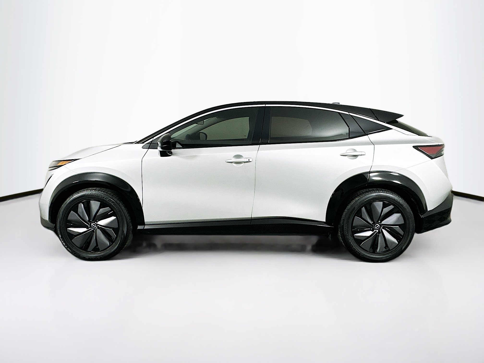 Used 2023 Nissan Ariya FWD image 4