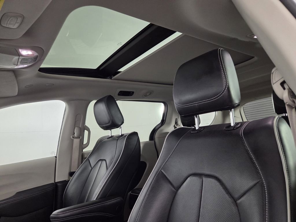 Certified 2024 Chrysler Pacifica Limited image 21