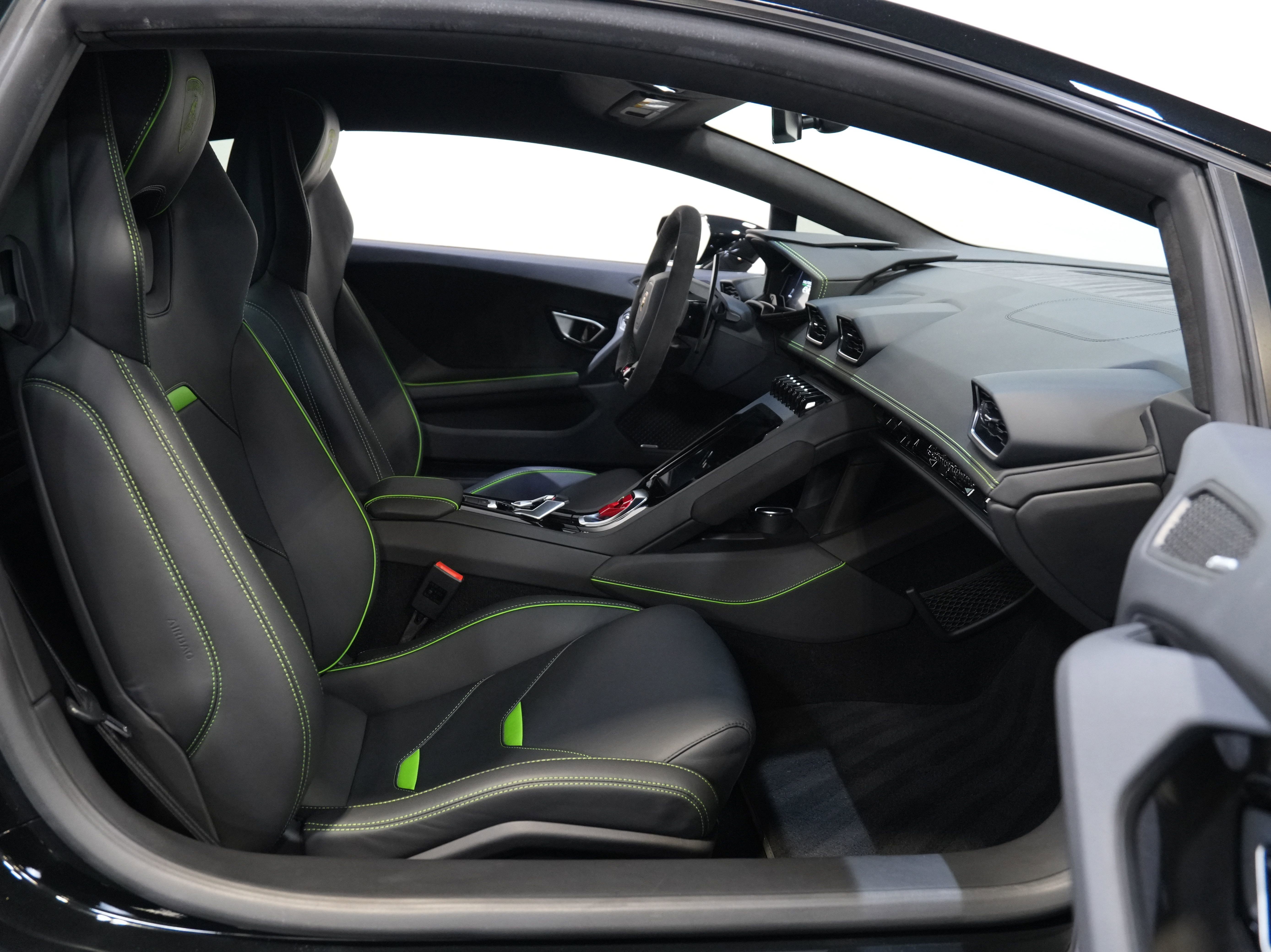 Used 2021 Lamborghini Huracan EVO image 36