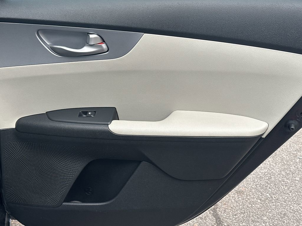 Used 2023 Kia Forte LXS w/ LXS Technology Package image 17